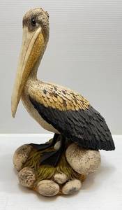 lot 59 image: Pelican Statue 16 x 11 x 8