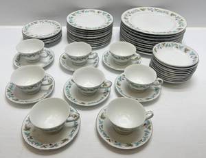 lot 93 image: Vintage Fine China Japan Dinnerware Grapevine Pattern