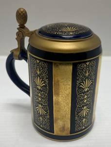 lot 99 image: 1985 Limited Edition 2002000 Lindner Bavaria Handmade Beer Stein House Of Lords Pattern