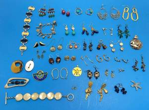 lot 108 image: Misc. Vintage Costume Jewelry & More