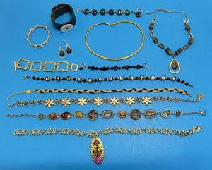 lot 112 image: Misc. Vintage Costume Jewelry & More