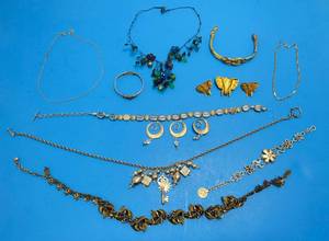 lot 113 image: Misc. Vintage Costume Jewelry & More