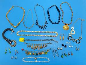 lot 119 image: Misc. Costume Jewelry