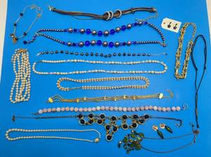 lot 122 image: Misc. Vintage Costume Jewelry & More