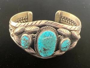 lot 127 image: Vintage 800 Silver & Turquoise Braclet