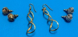 lot 170 image: Tested 10K gold Earrings 12.59 G