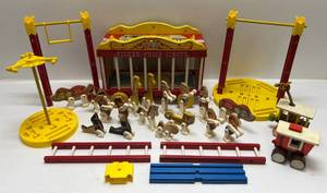 lot 177 image: Vintage Fisher Price Circus