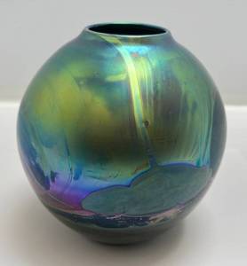 lot 194 image: Beautiful Dated And Signed 1975 John Lewis Iridescent Moon Art Glass Vase 6 14T x 6