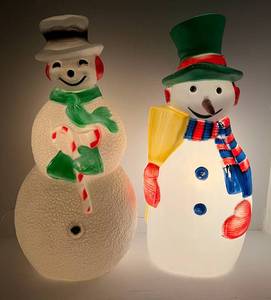 lot 223 image: Snowmen Blow Molds 40
