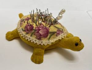 lot 229 image: Vintage Turtle Pin Chusion (Very Cool)