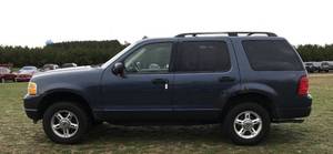 lot 3 image: 2004 Ford Explorer 4x4