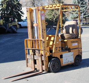 Toyota LP Gas 2000 LBS 10 Ft  Warehouse Forklift