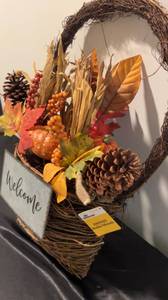 lot 16 image: NWT Welcome Harvest Wreath Basket Style