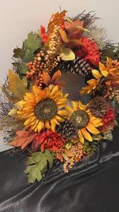 lot 9 image: NWT Fall Wreath