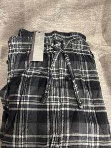 lot 149 image: New Mens XL Gliden Black Tshirt and XL Flannel Pajama Pants