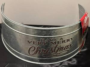 lot 140 image: NIP Holiday Time 27 Inch Tree Collar