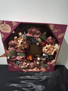 lot 144 image: NIP Floral 26 Inch Members Mark Wreath
