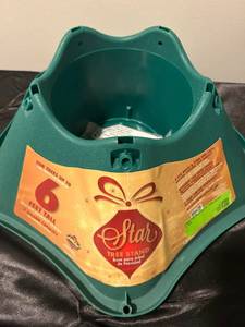 lot 133 image: Overstock Star Plastic Christmas Tree Stand and Lot of Four (4) Titan Pro Commercial Grade 7.5 Inch LawnLight Stake (10 Count)