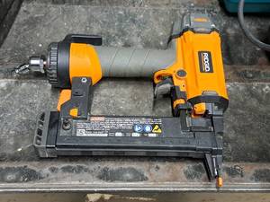 lot 151 image: Ridgid 1-1.5 Air Nail Gun