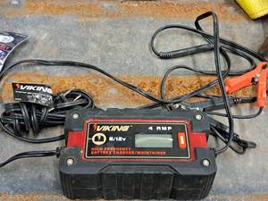 lot 164 image: Viking 612 Volt Battery Charger