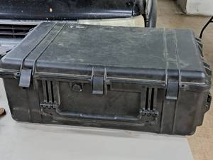 lot 182 image: Pelican 1650 Gun Case