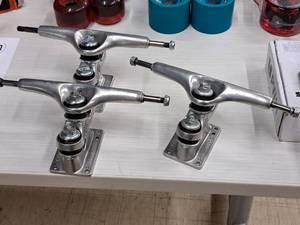 lot 213 image: Lot of (3) Gullwing Sidewinder II Skateboard Trucks