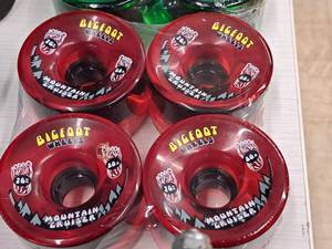 lot 209 image: Lot of (4) Bigfoot Wheels Mountain Cruiser 76mm Skateboard Wheels (New)