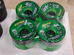 lot 208 image: Lot of (4) Bigfoot Wheels Mountain Cruiser 76mm Skateboard Wheels (New)
