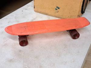 lot 204 image: Grentec GT Coyote II 23-12 Skateboard