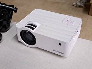 lot 198 image: Topvision LED Projector T6