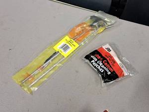lot 12 image: Hoppes Rifle Cleaning Kit, Kleen Bore .22-.270 Rifle Cleaning Patches P-201