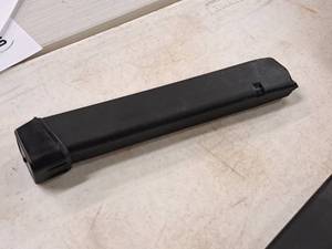 lot 34 image: 9mm Extended Magazine