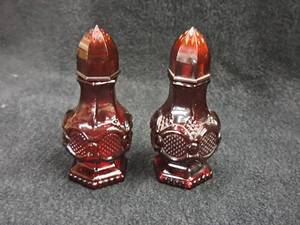 lot 73 image: 4-12 Salt & Pepper Shaker Set
