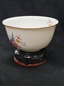 lot 83 image: American Avon Heirloom Independence Day 1981 Bowl with Stand