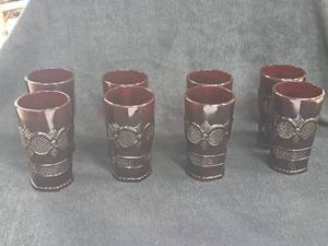 lot 64 image: Lot of (8) 5-12 Glasses