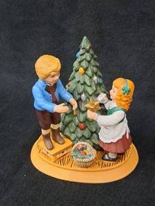 lot 113 image: Avon Christmas Memories - Keeping the Christmas Tradition Second Edition 1984 Figurine