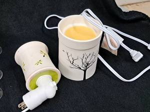 lot 90 image: Lot of (2) Wax Warmers