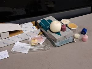 lot 102 image: Lot of  Assorted Candles