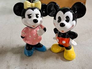 lot 230 image: Lot of (2) Mickey and Minnie Mouse Figurines 3