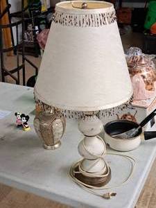 lot 235 image: 24 Table Lamp with Lamp Shade