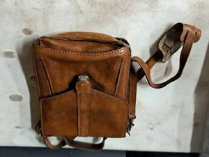 lot 240 image: Womens Leather Purse
