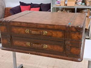 lot 60 image: Hooker Furniture Seven Seas Coffee Table