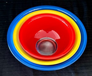 Set of Three Colorful Pyrex Glass Nesting Mixing Bowls