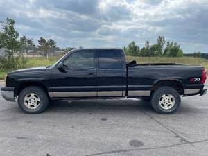 lot 123 image: 2003 Chevrolet  Silverado 1500 LT - 4X4