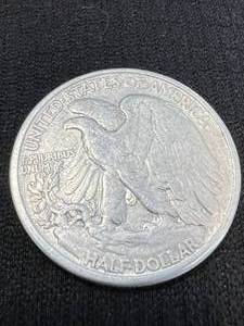 lot 31 image: 1942 US WALKING LIBERTY HALF DOLLAR