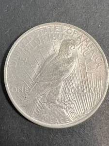 lot 33 image: 1922 US SILVER PEACE DOLLAR