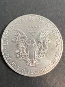 lot 68 image: 2015 AMERICAN SILVER EAGLE 1 TROY OZ .999 FINE SILVER