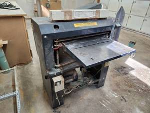 lot 3 image: Woodmaster Tools 5-HP Planer Molder W-718 with Dust Collection Hose