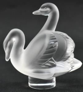 lot 60 image: Lalique Crystal Double Swan Figurine