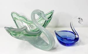 lot 70 image: 2 Swan Shaped Blown Glass Dishes